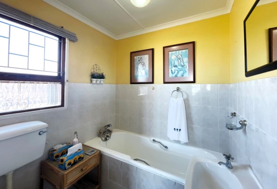 4 Bedroom Property for Sale in Noorsekloof Eastern Cape